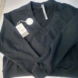 New VUORI XL Black V Neck Sweater Sweatshirt